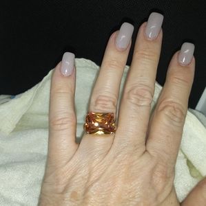 Amber crystal in goldtone setting. Size 7